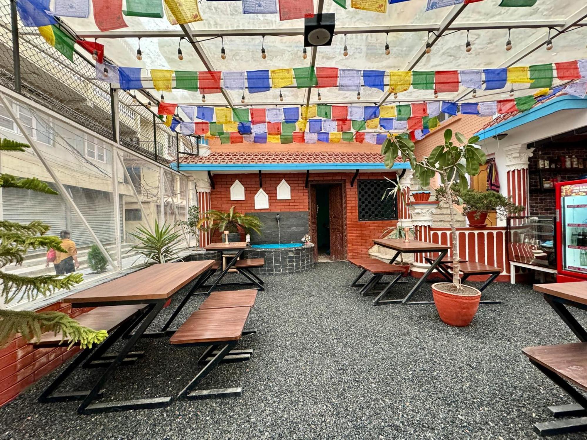 Hello Ktm Hostel Katmandú Exterior foto